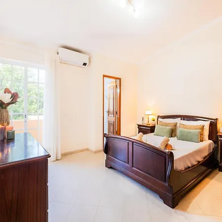 Вилла Villa In Albufeira Near Town Center