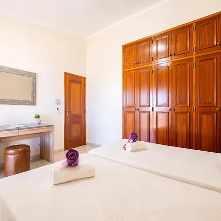 Вилла Villa In Albufeira Near Town Center Албуфейра